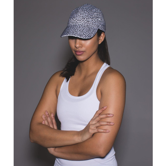 Lululemon Run Lightweight Cap Hat Black White NWOT - Picture 5 of 12